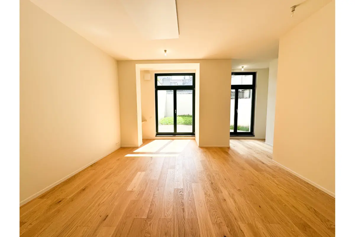 Appartement te  huur in Schaarbeek 1030 1350.00€ 2 slaapkamers 70.00m² - Zoekertje 745794