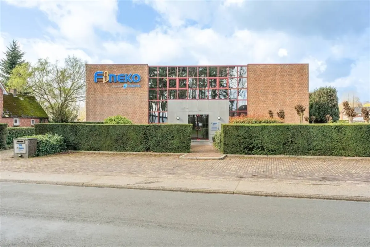 Commerce à vendre à Overpelt 3900 985000.00€  chambres 781.00m² - annonce 745573