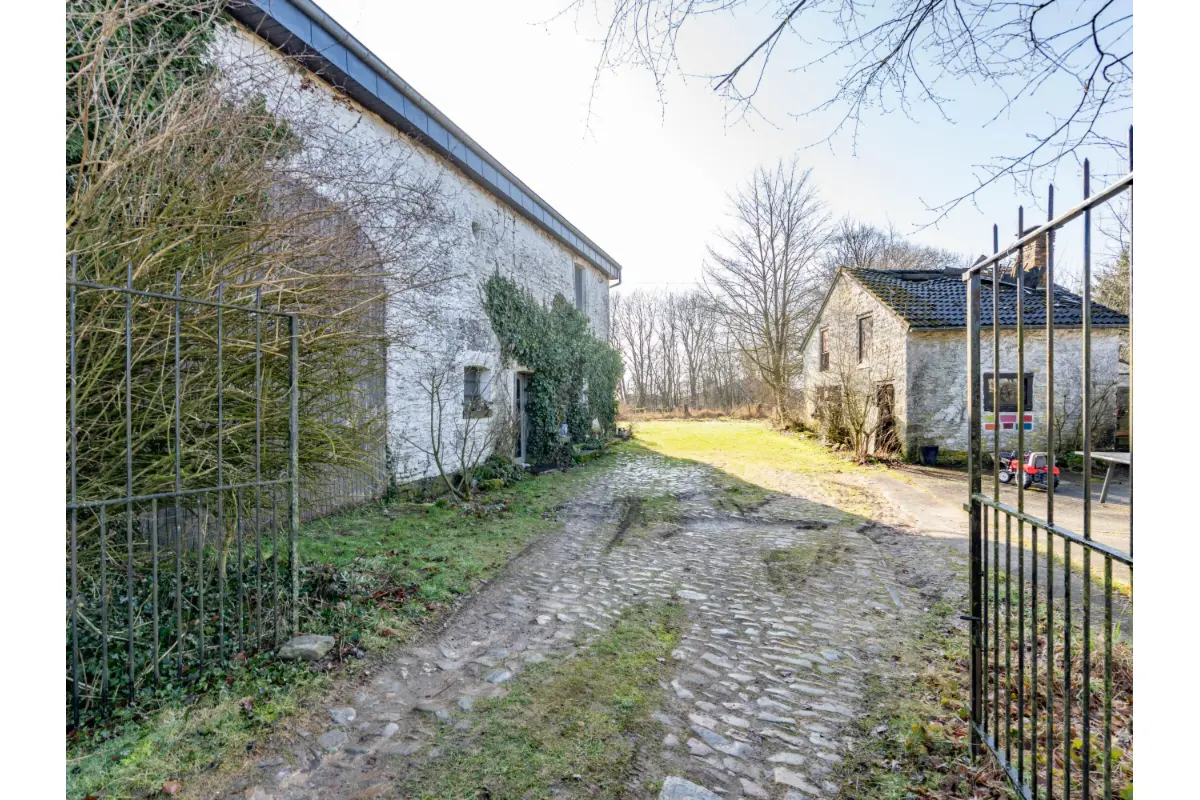 Commerce à vendre à Houffalize 6660 310000.00€ 2 chambres 256.00m² - annonce 746376