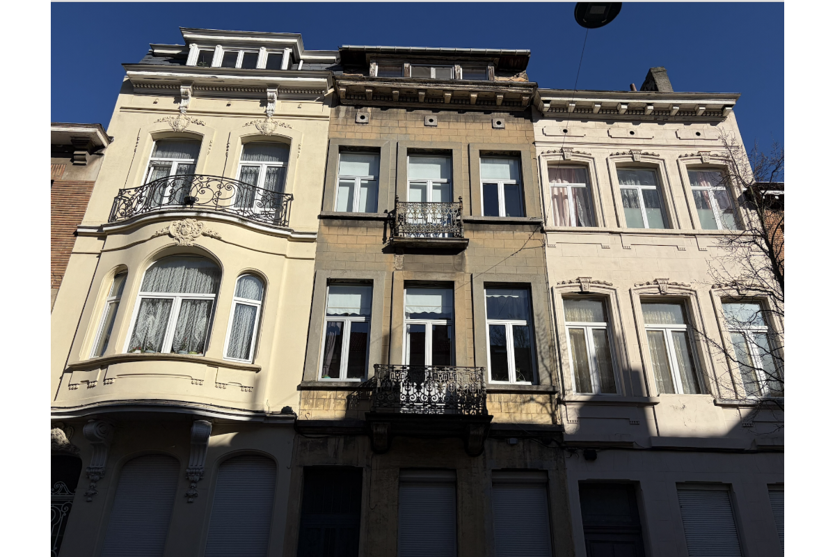 Mixgebouw te  koop in Schaarbeek 1030 435000.00€ 4 slaapkamers 235.00m² - Zoekertje 747078