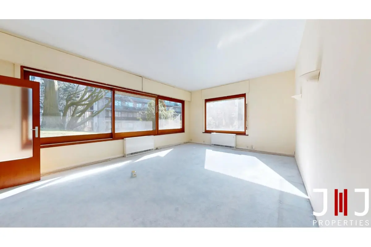 Handelszaak te  koop in Ukkel 1180 390000.00€  slaapkamers 199.00m² - Zoekertje 747063