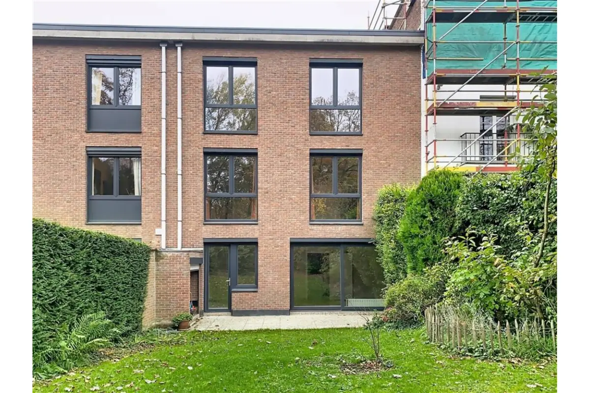 Villa à  à Uccle 1180 3950.00€ 6 chambres 330.00m² - annonce 746766