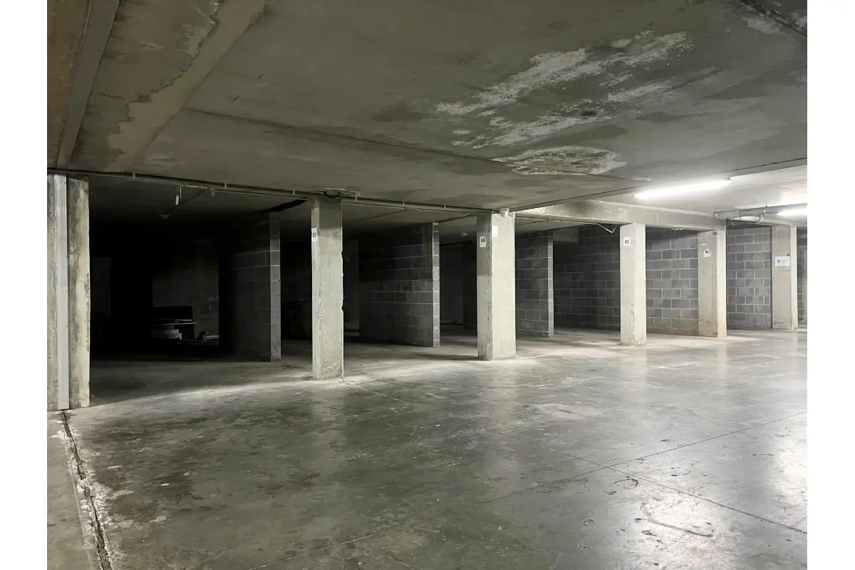 Parking te  koop in Sint-Lambrechts-Woluwe 1200 18500.00€  slaapkamers m² - Zoekertje 748244