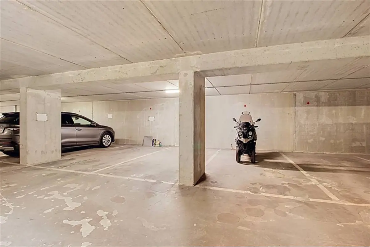 Parking te  koop in Sint-Lambrechts-Woluwe 1200 22000.00€  slaapkamers m² - Zoekertje 747931