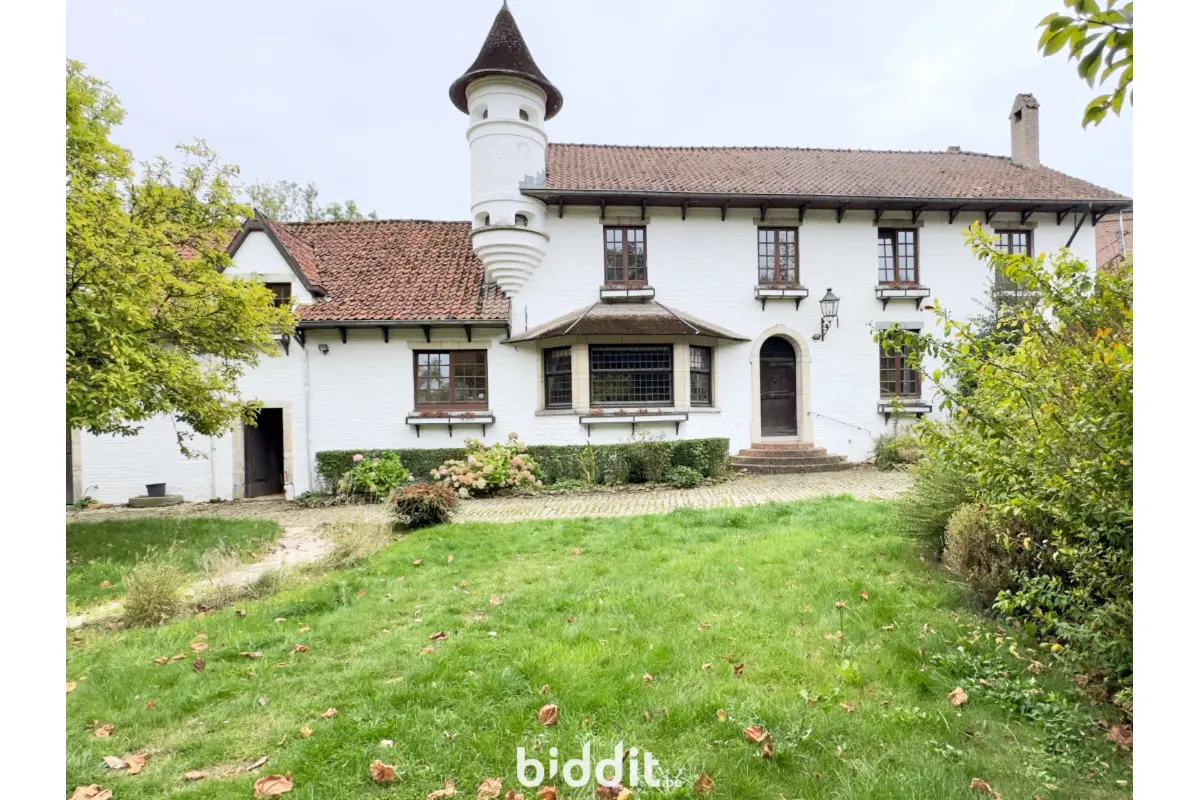 Château à vendre à Bonlez 1325 500000.00€ 8 chambres m² - annonce 748978