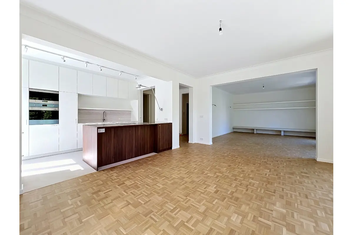 Appartement te  in Brussel 1000 3400.00€ 4 slaapkamers 213.00m² - Zoekertje 749820