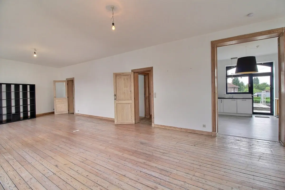 Duplex à  à Rhode-Saint-Genese 1640 1495.00€ 4 chambres 230.00m² - annonce 749661