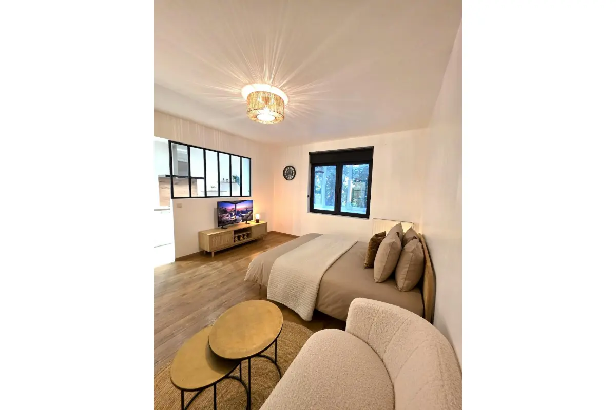 Mixgebouw te  huur in Schaarbeek 1030 1650.00€  slaapkamers m² - Zoekertje 751257