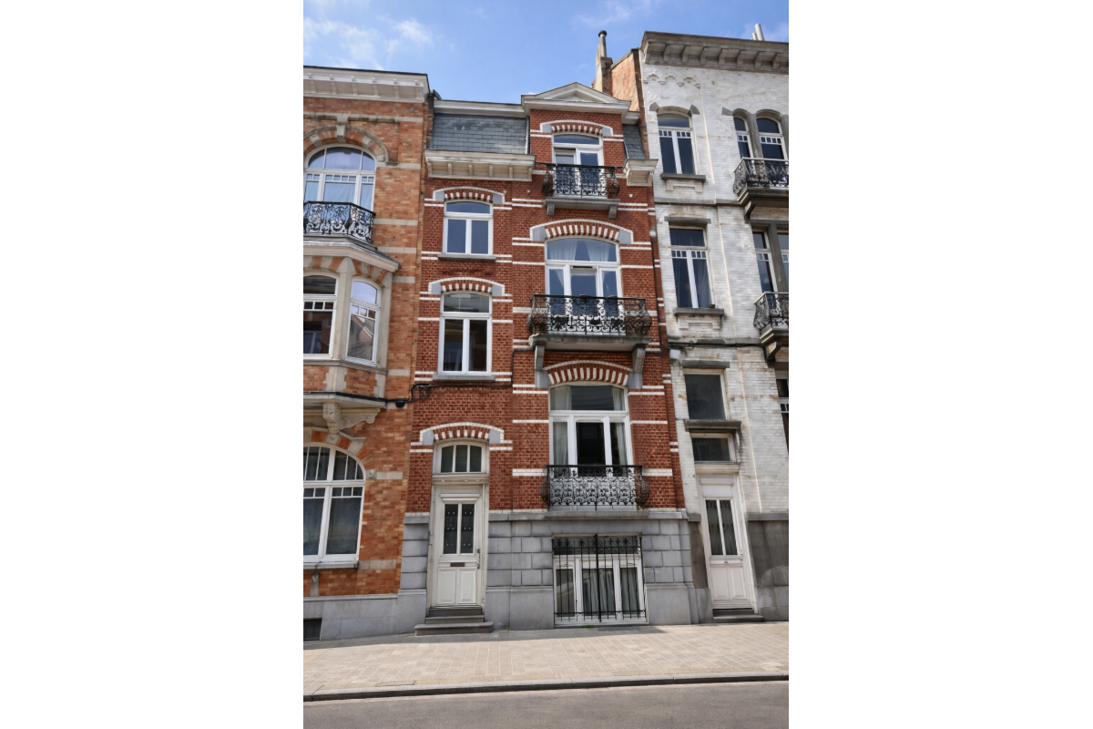 Mixgebouw te  koop in Schaarbeek 1030 900000.00€ 8 slaapkamers 337.00m² - Zoekertje 751129