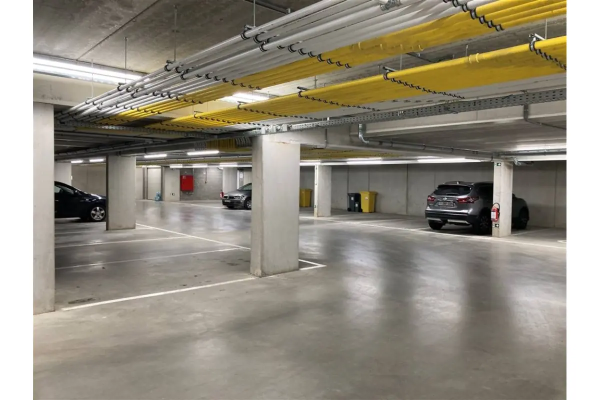 Parking & garage te  koop in Mol 2400 16950.00€  slaapkamers m² - Zoekertje 753378