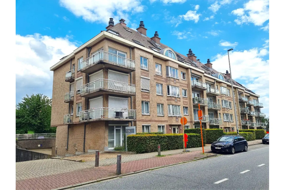 Appartement à  à Woluwe-Saint-Lambert 1200 1490.00€ 3 chambres 121.00m² - annonce 753321