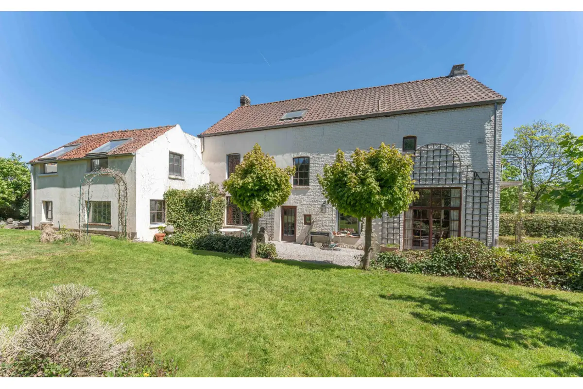Villa te  koop in Lasne 1380 635000.00€ 5 slaapkamers 330.00m² - Zoekertje 753249