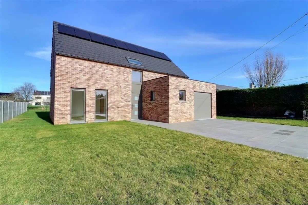 Villa te  koop in Nalinnes 6120 499000.00€ 4 slaapkamers 200.00m² - Zoekertje 753320