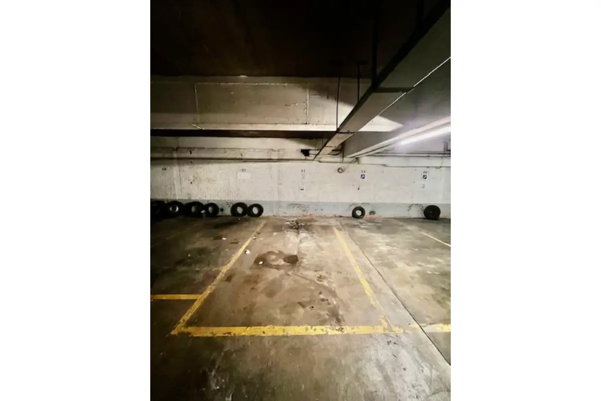 Parking & garage te  koop in Elsene 1050 30000.00€  slaapkamers m² - Zoekertje 754870