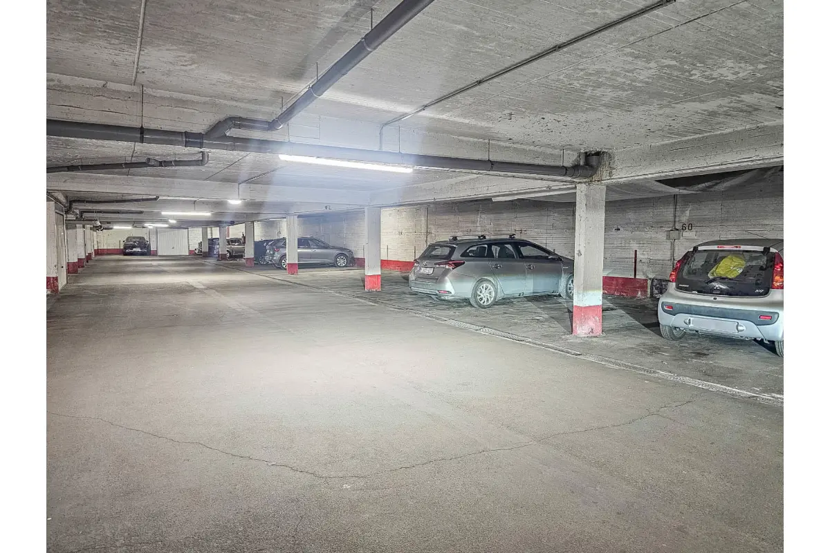 Parking & garage te  koop in Evere 1140 20000.00€  slaapkamers m² - Zoekertje 754466