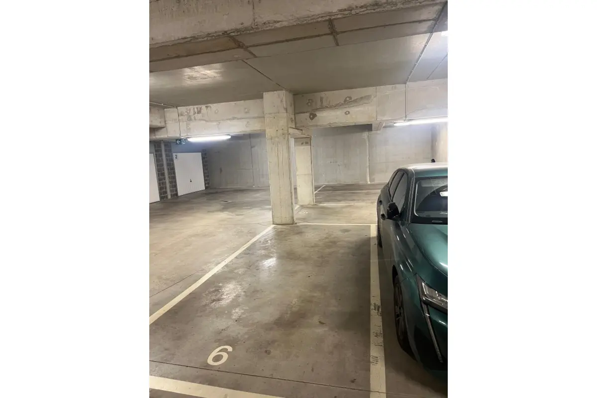 Parking & garage te  koop in Ukkel 1180 19000.00€  slaapkamers m² - Zoekertje 754628