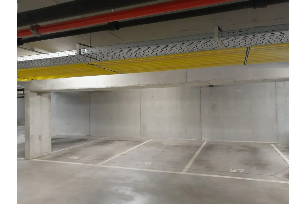 Parking & garage te  koop in Ukkel 1180 20000.00€  slaapkamers m² - Zoekertje 754628