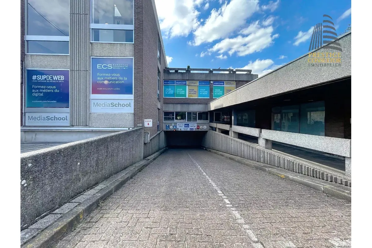 Parking & garage te  koop in Ukkel 1180 169000.00€  slaapkamers m² - Zoekertje 756274