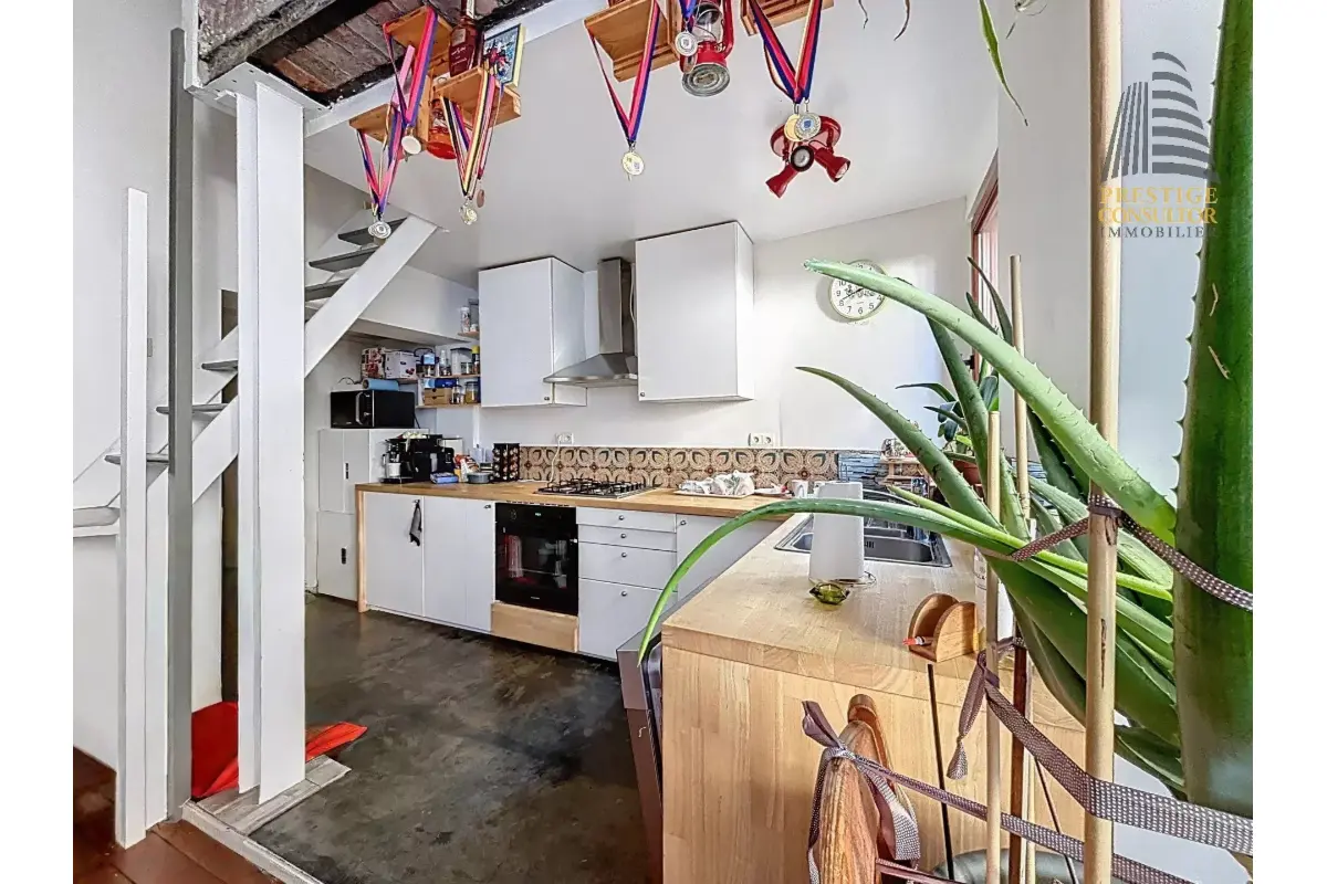 Triplex te  koop in Sint-Jans-Molenbeek 1080 319000.00€ 2 slaapkamers 145.00m² - Zoekertje 756292