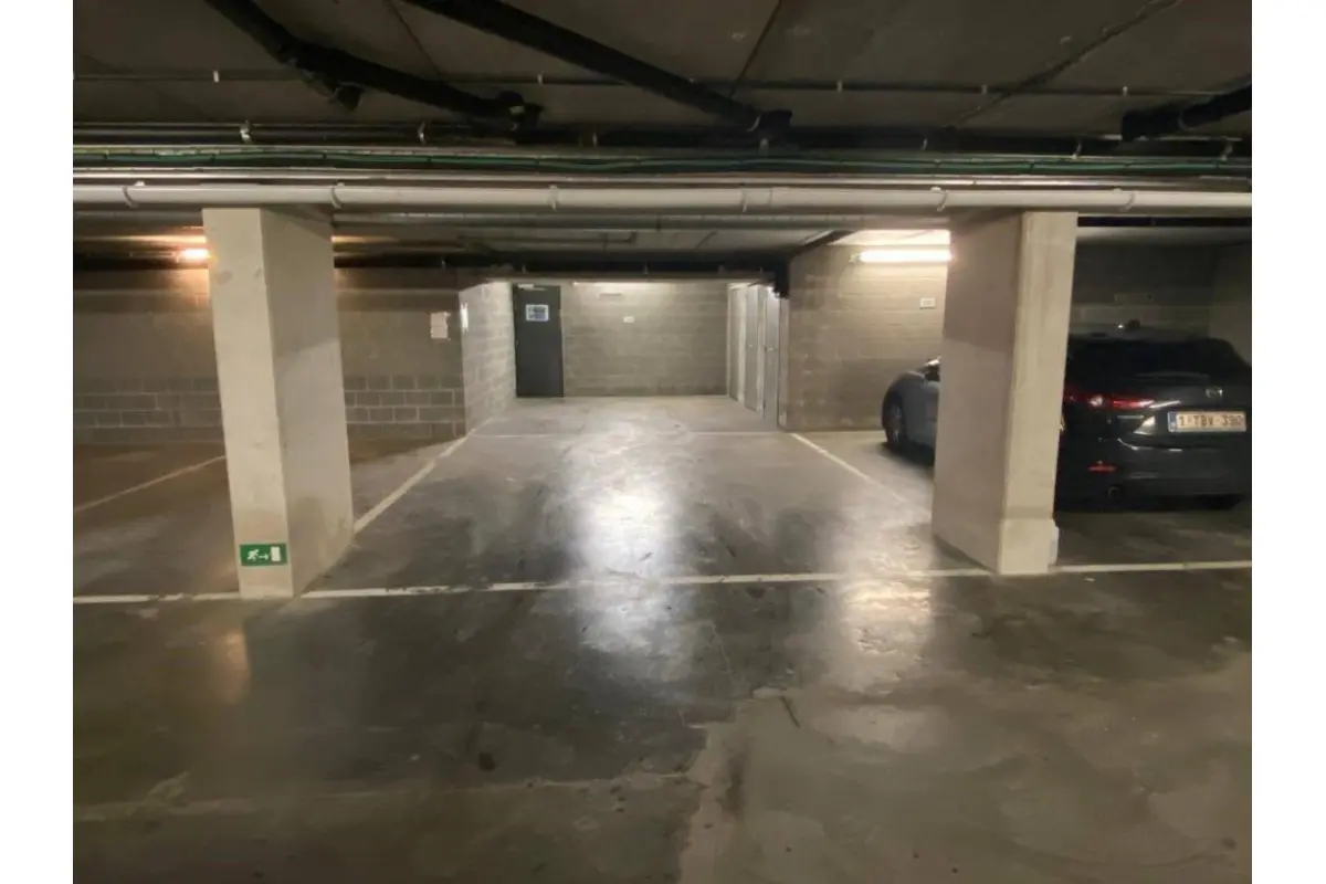 Parking / garage à louer à Bruxelles 1000 180.00€  chambres m² - annonce 755277