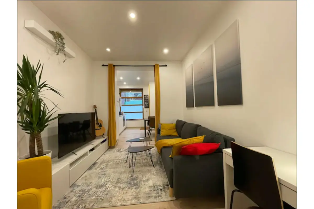 Appartement te  huur in Vorst 1190 1300.00€  slaapkamers m² - Zoekertje 757484