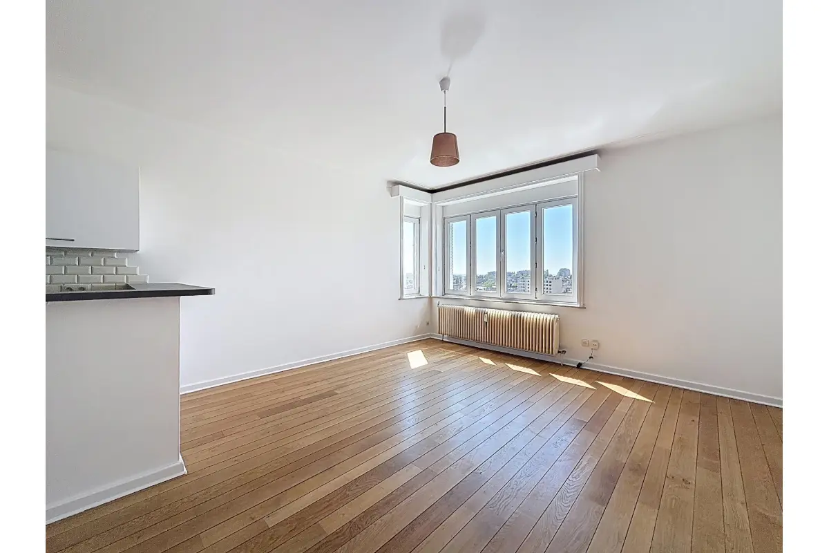 Appartement te  huur in Ukkel 1180 1350.00€ 1 slaapkamers 81.00m² - Zoekertje 757573