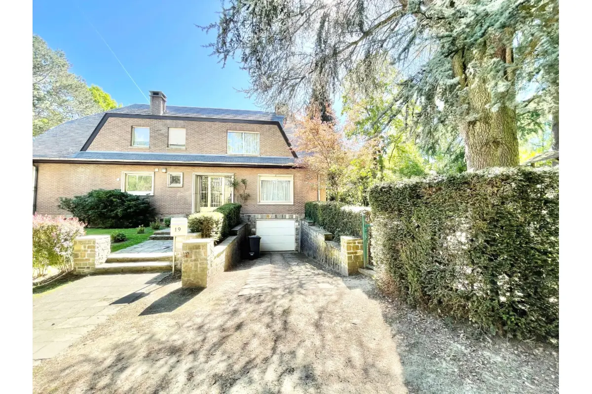 Villa te  huur in Sint-Pieters-Woluwe 1150 3800.00€ 5 slaapkamers 260.00m² - Zoekertje 758147
