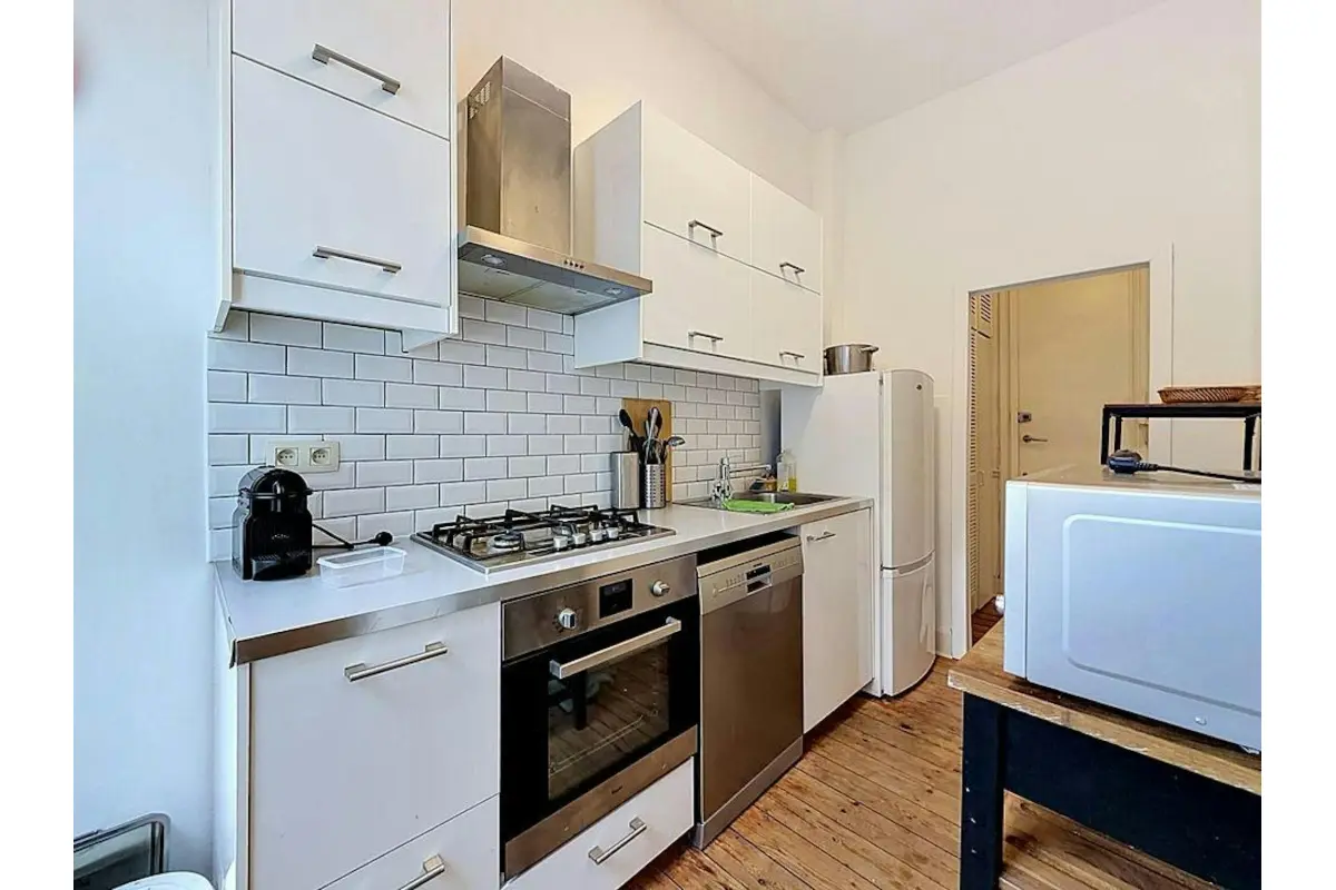 Appartement te  huur in Ukkel 1180 1700.00€  slaapkamers m² - Zoekertje 759986