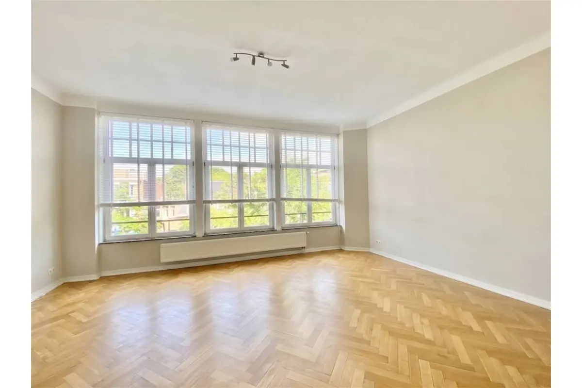 Appartement te  in Ukkel 1180 1200.00€ 1 slaapkamers 75.00m² - Zoekertje 759234