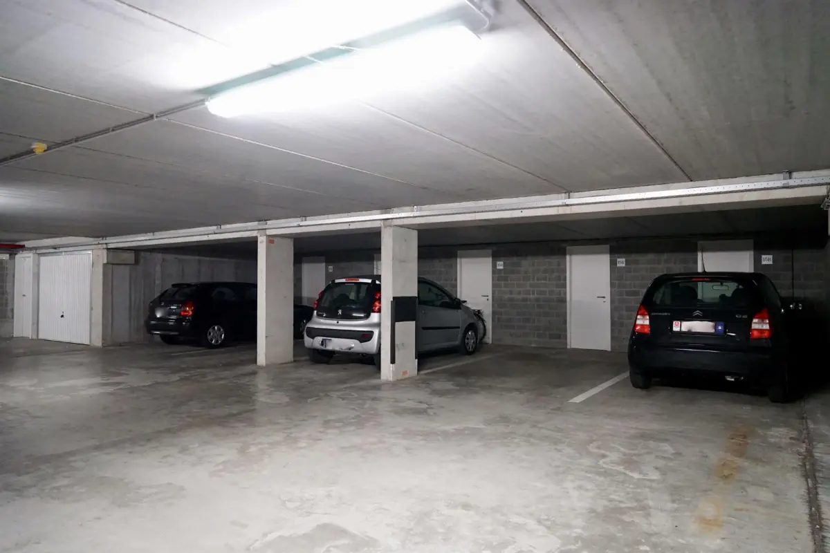 Parking & garage te  koop in Merelbeke 9820 20000.00€  slaapkamers m² - Zoekertje 760103