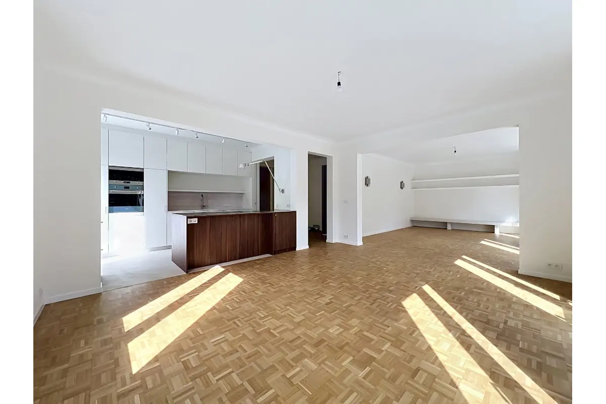 Appartement te  in Brussel 1000 3400.00€ 4 slaapkamers 213.00m² - Zoekertje 760380