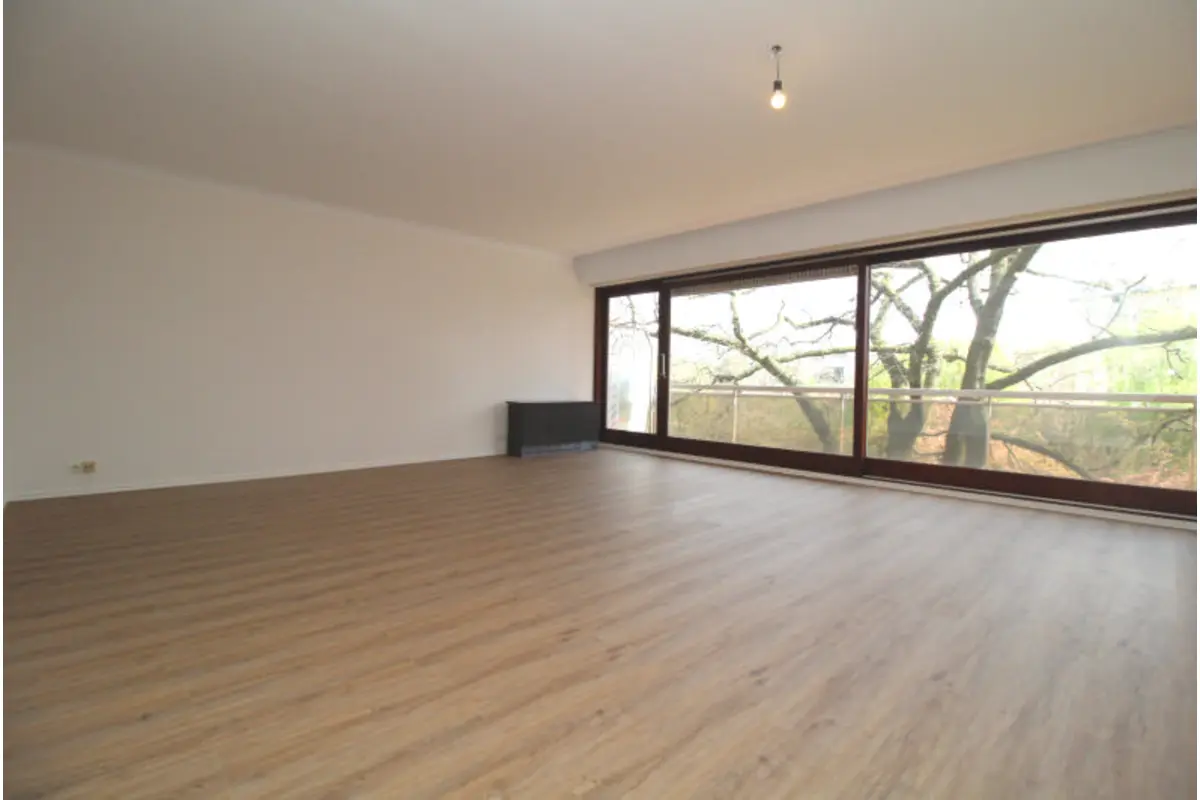Appartement te  huur in Ukkel 1180 1700.00€ 2 slaapkamers 140.00m² - Zoekertje 760118
