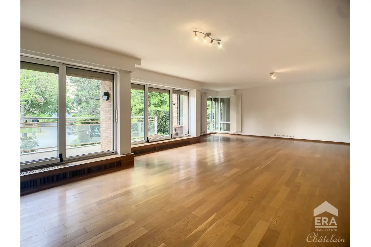 Rez-de-chaussée à louer à Ixelles 1050 1750.00€ 3 chambres 215.00m² - annonce 762046
