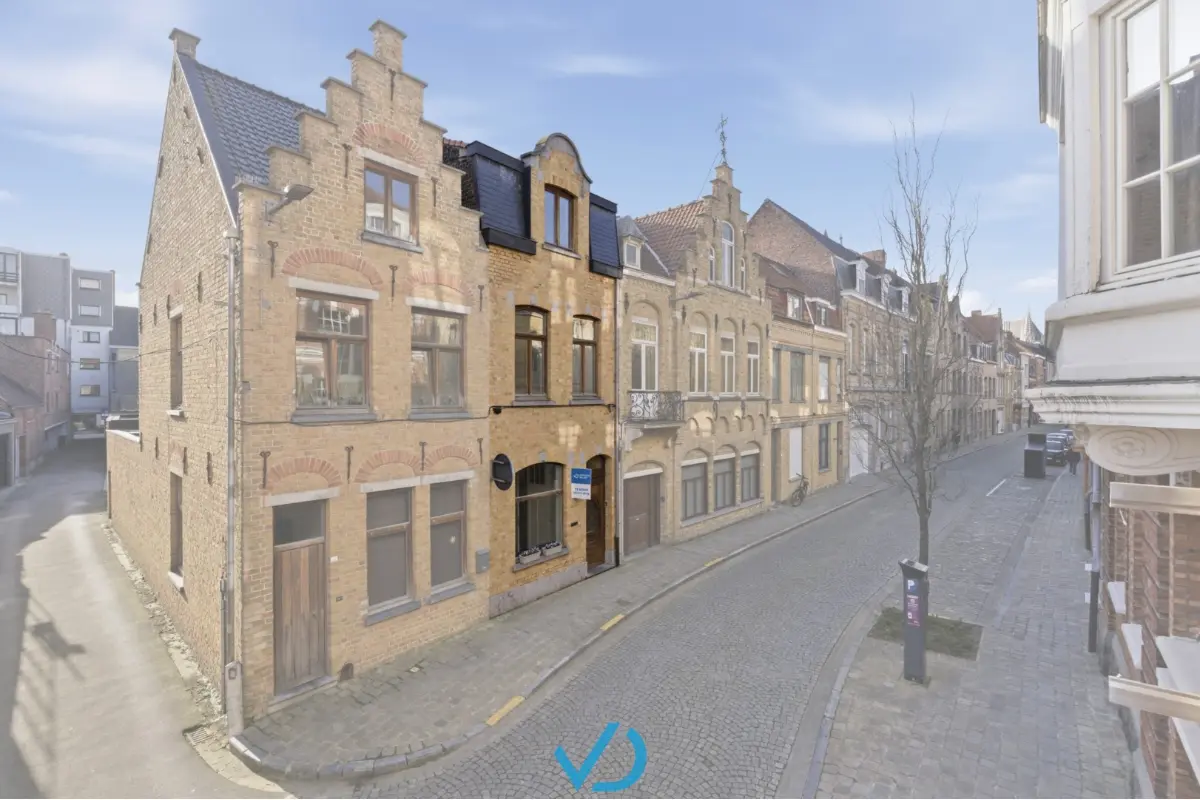 Maison de maître à louer à Ypres 8900 850.00€ 4 chambres 174.00m² - annonce 764015