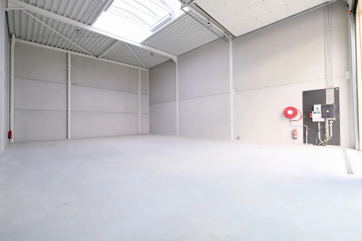 Commerce à  à Leeuw-Saint-Pierre 1600 1950.00€  chambres 155.00m² - annonce 763425