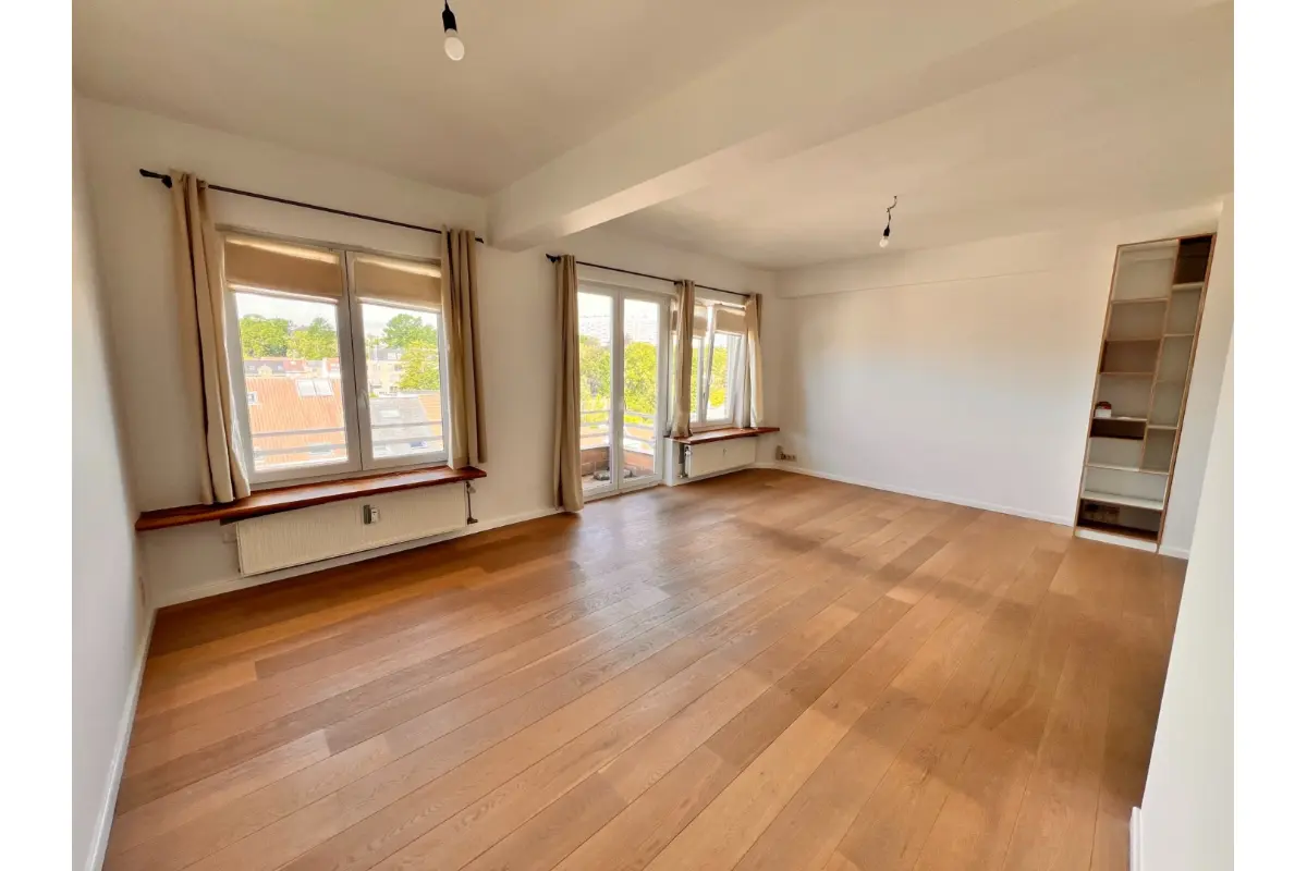 Appartement te  huur in Ukkel 1180 1000.00€  slaapkamers m² - Zoekertje 763992
