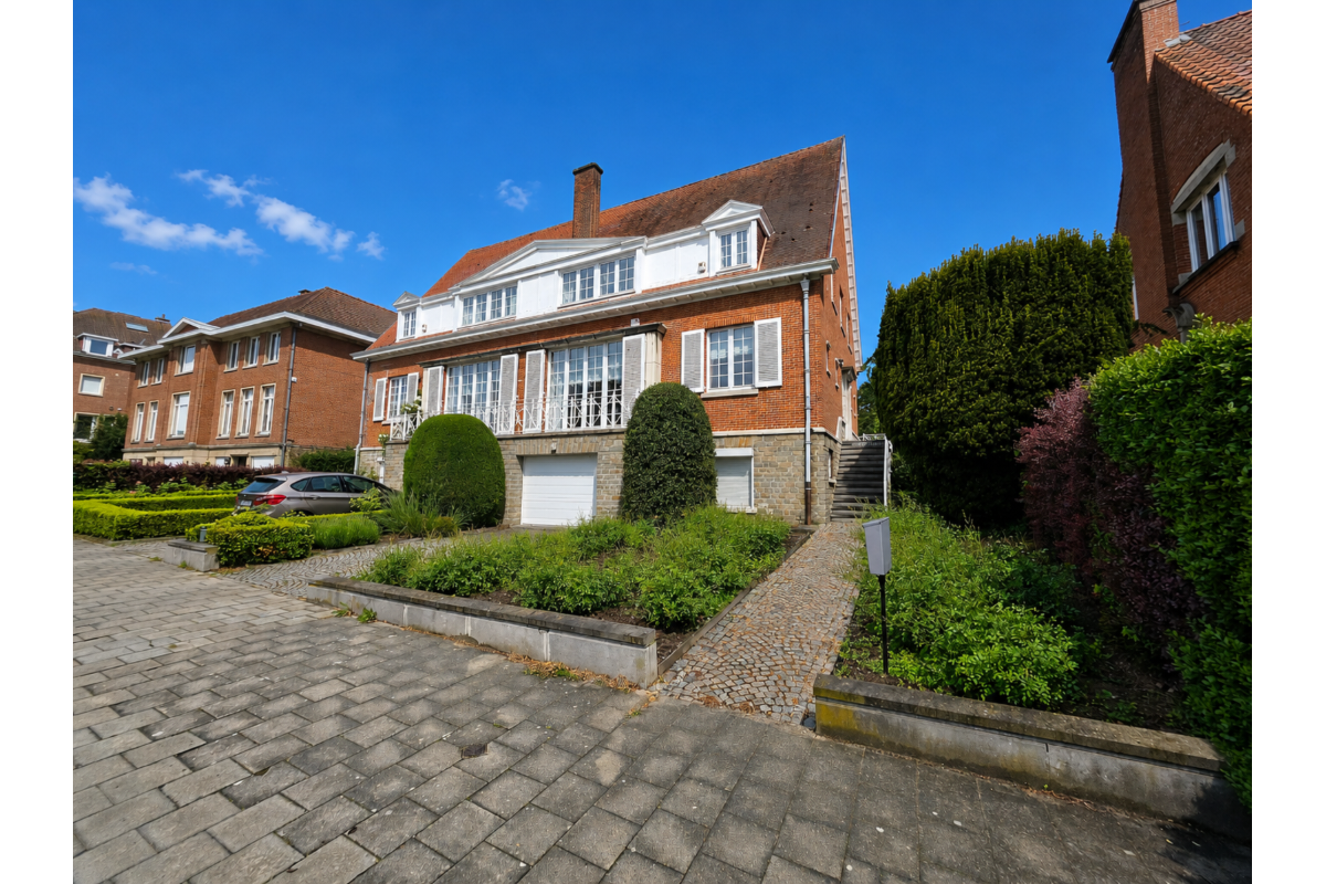 Villa te  huur in Sint-Pieters-Woluwe 1150 3400.00€ 5 slaapkamers 348.00m² - Zoekertje 763362