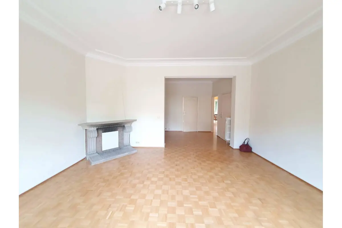 Rez-de-chaussée à louer à Ixelles 1050 1600.00€ 2 chambres 110.00m² - annonce 762839