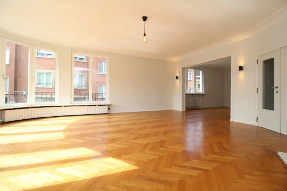 Appartement te  huur in Sint-Lambrechts-Woluwe 1200 1800.00€ 3 slaapkamers 147.00m² - Zoekertje 764393