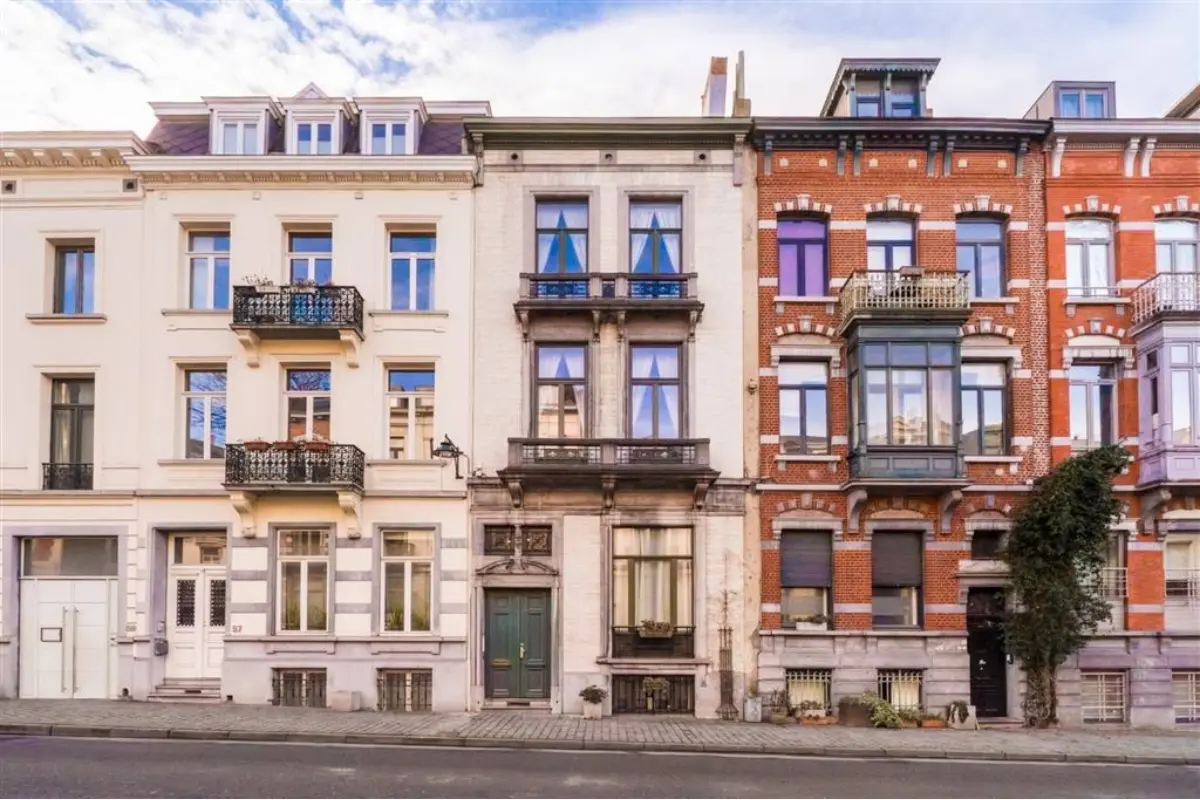 Huis te  koop in Brussel 1000 1425000.00€ 5 slaapkamers 430.00m² - Zoekertje 765012