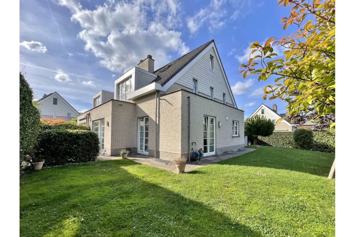 Huis te  huur in Sint-Pieters-Woluwe 1150 3100.00€ 4 slaapkamers 240.00m² - Zoekertje 766051