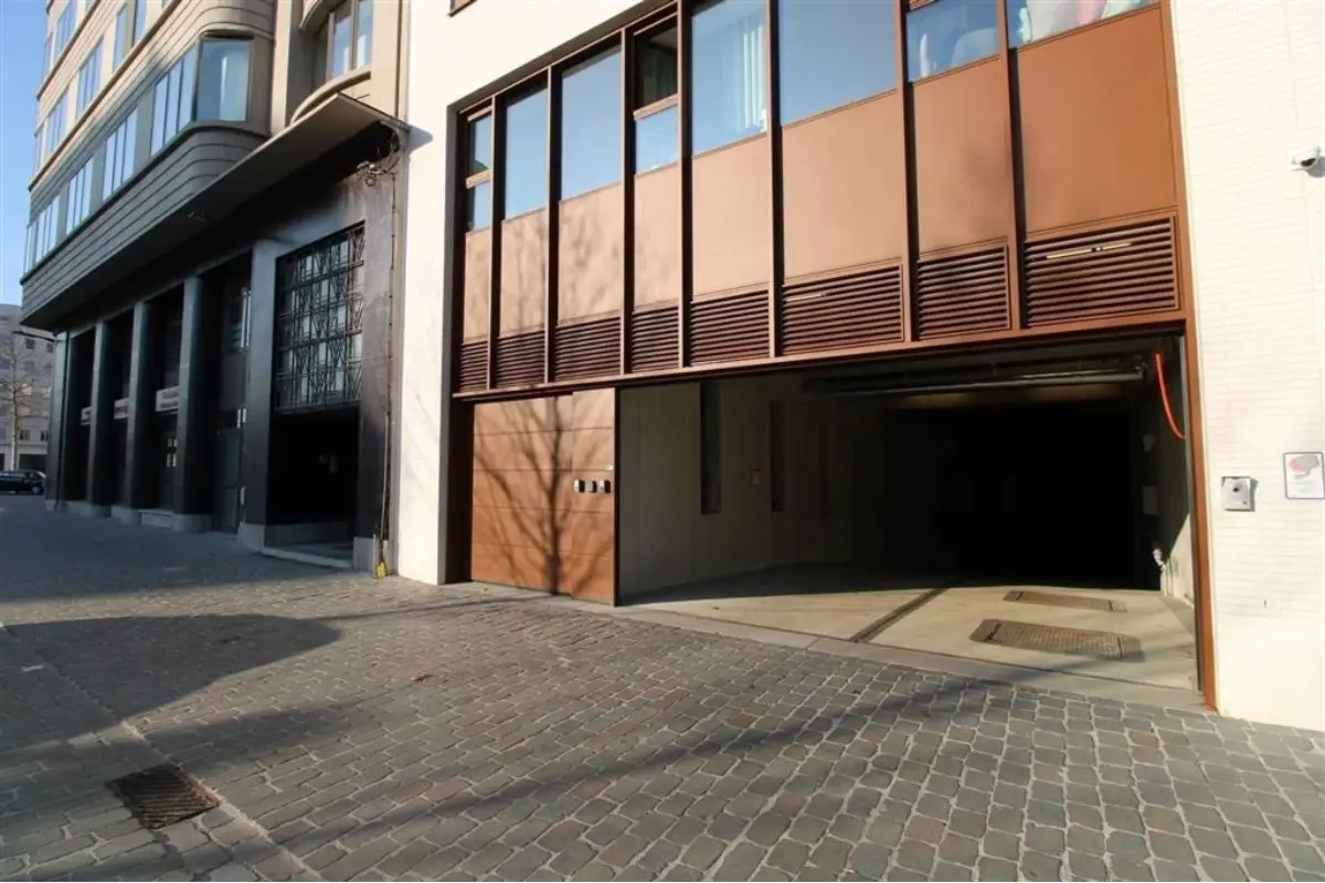 Parking & garage te  huur in Antwerpen 2000 150.00€  slaapkamers m² - Zoekertje 765919