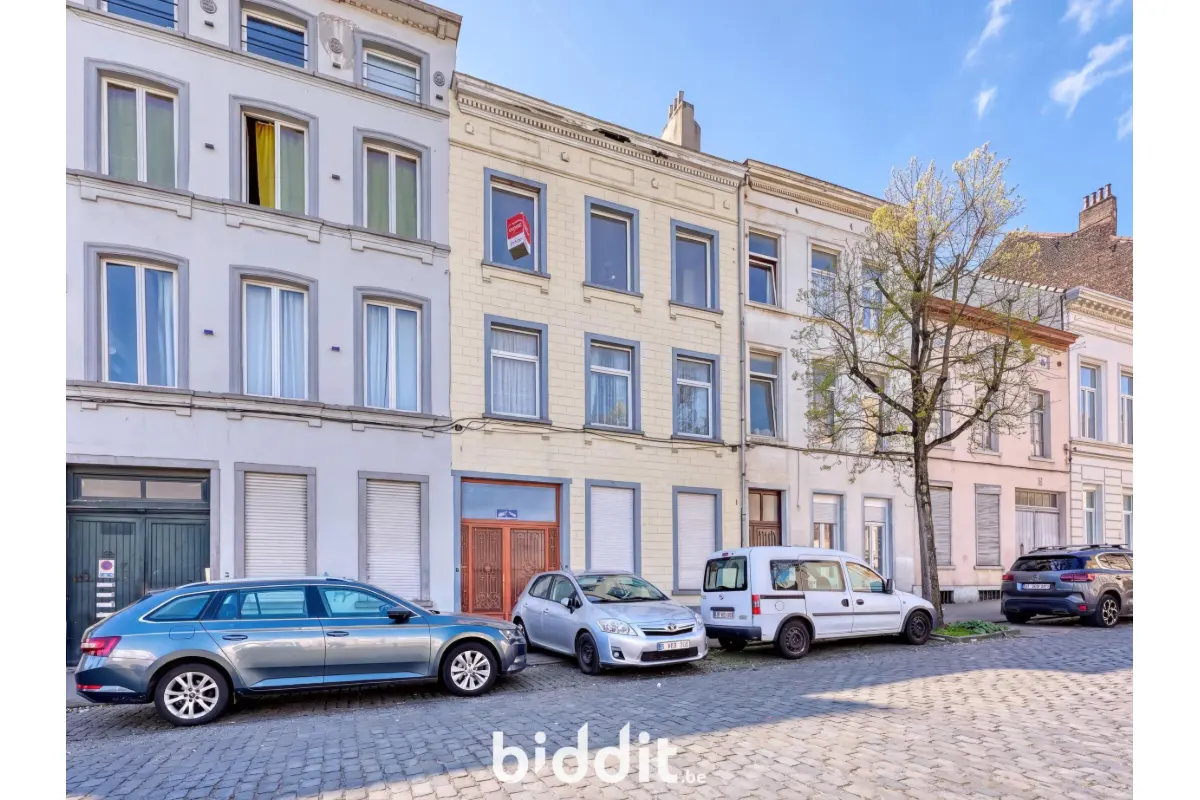 Huis te  koop in Sint-Jans-Molenbeek 1080 260000.00€ 5 slaapkamers m² - Zoekertje 766061