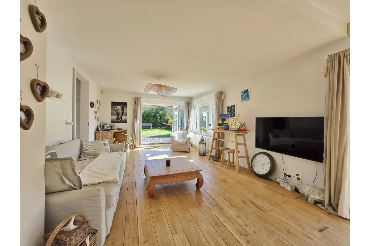 Villa te  in Wezembeek-Oppem 1970 2400.00€ 3 slaapkamers 186.00m² - Zoekertje 765850
