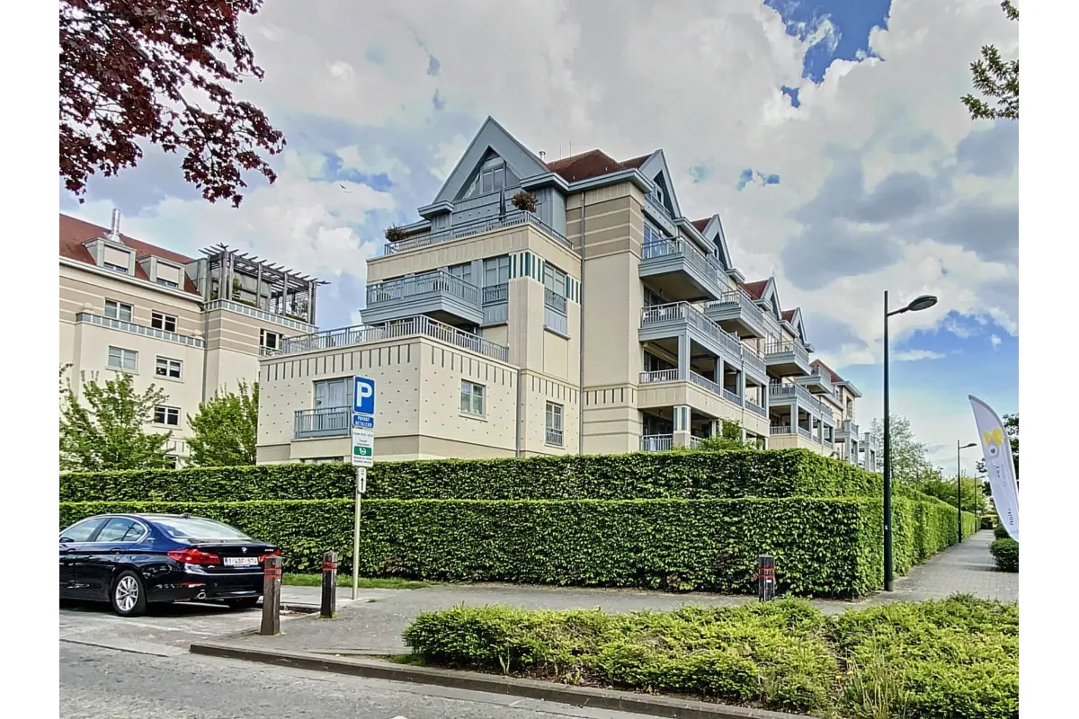 Appartement te  huur in Sint-Pieters-Woluwe 1150 3000.00€ 3 slaapkamers 175.00m² - Zoekertje 766393