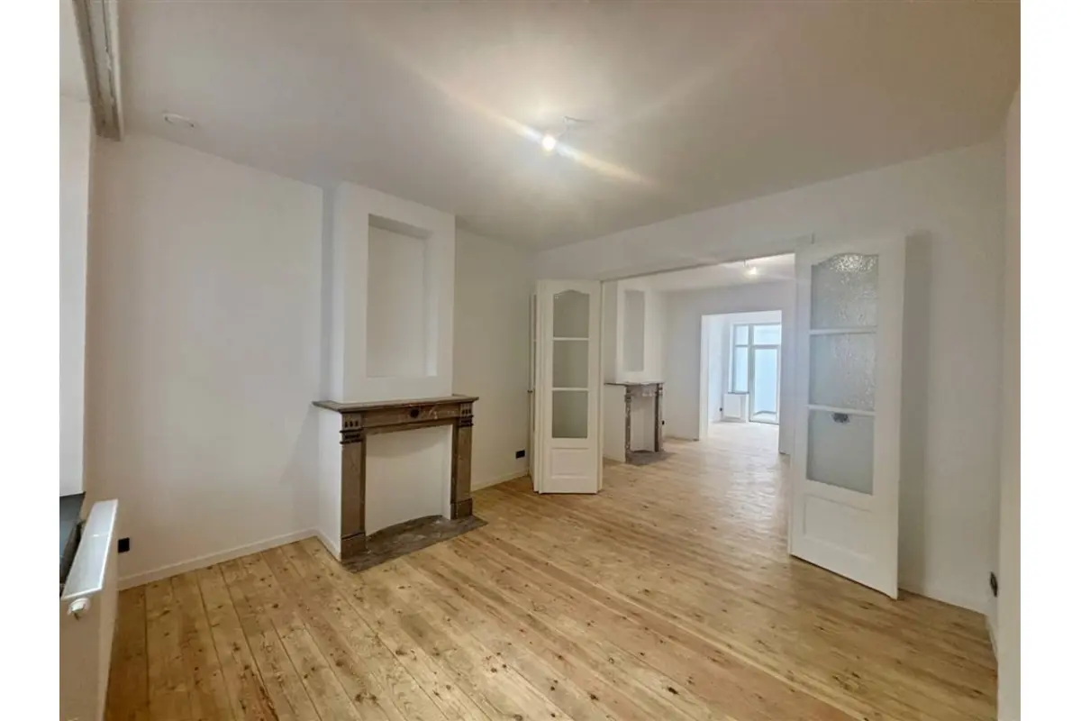 Rez-de-chaussée à louer à Ixelles 1050 1350.00€ 1 chambres 65.00m² - annonce 767443
