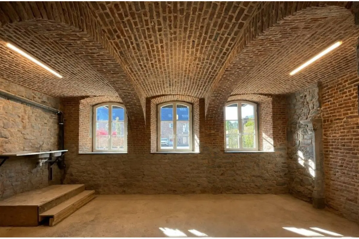 Commerce à louer à Suarlée 5020 2200.00€  chambres 160.00m² - annonce 767723