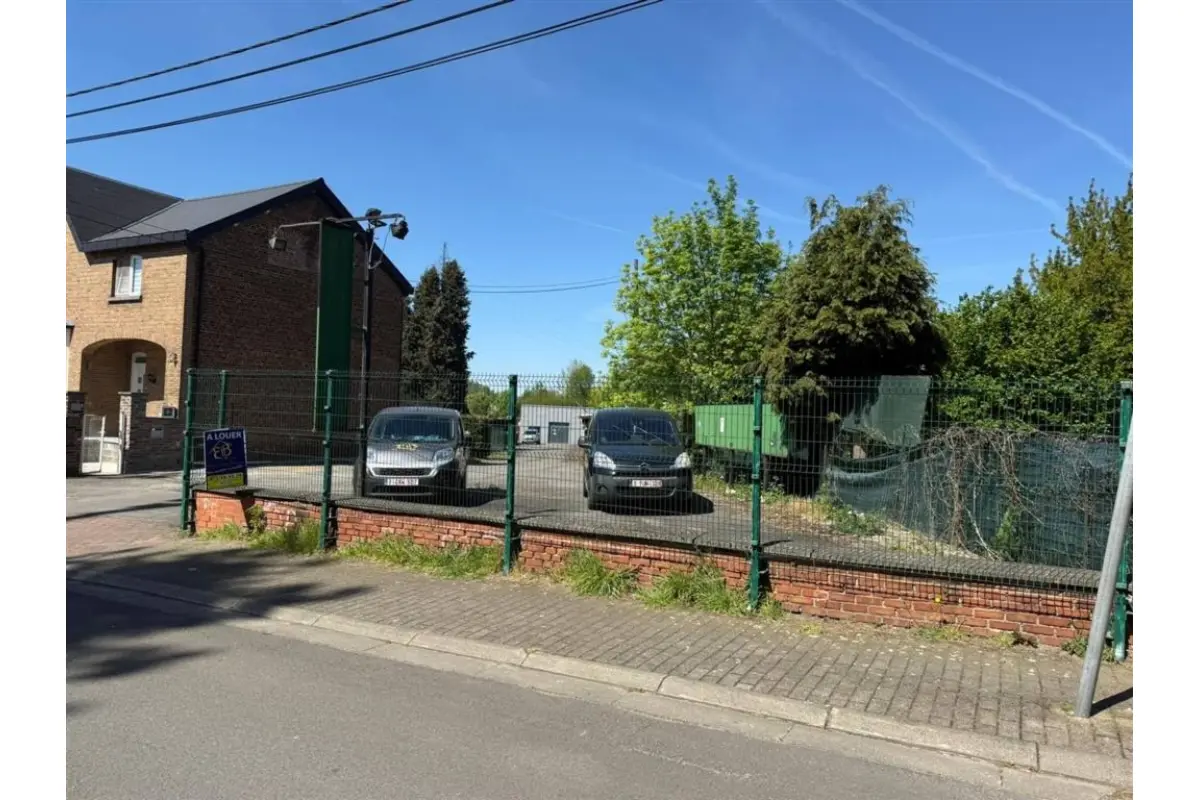 Parking & garage te  huur in Gilly 6060 350.00€  slaapkamers m² - Zoekertje 767934