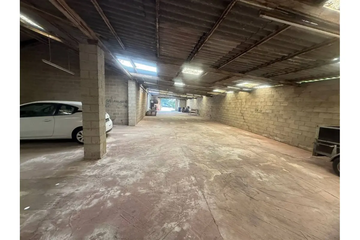 Commerce à louer à Gilly 6060 1500.00€  chambres 280.00m² - annonce 767938