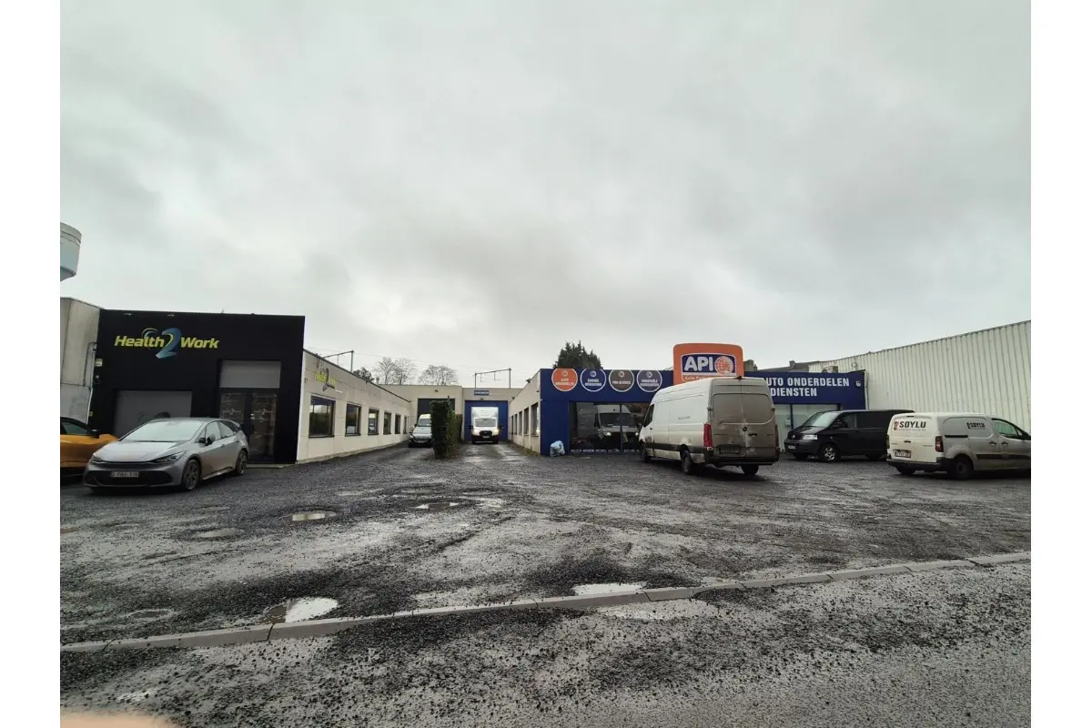 Handelszaak te  koop in Gentbrugge 9050 1349000.00€ 0 slaapkamers m² - Zoekertje 769131